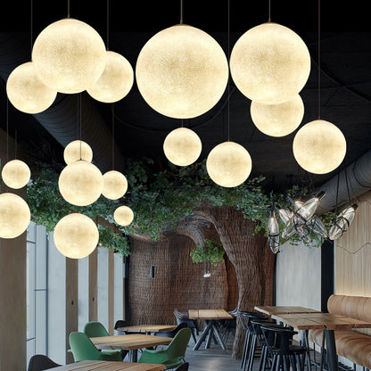 Maan Hanglamp – Realistische Textuur – 8 Maten Beschikbaar – Romantische Maanbol voor Slaapkamer Eetkamer Kinderkamer – Dimbaar Warm Licht – Schuine Plafondadapter Inbegrepen
