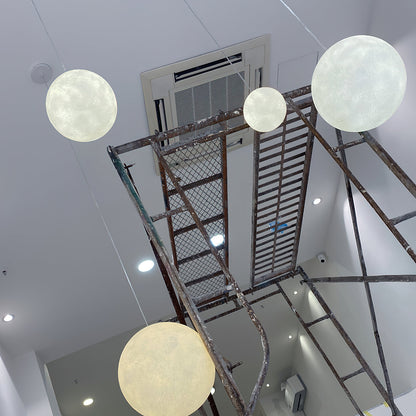 Maan Hanglamp – Realistische Textuur – 8 Maten Beschikbaar – Romantische Maanbol voor Slaapkamer Eetkamer Kinderkamer – Dimbaar Warm Licht – Schuine Plafondadapter Inbegrepen