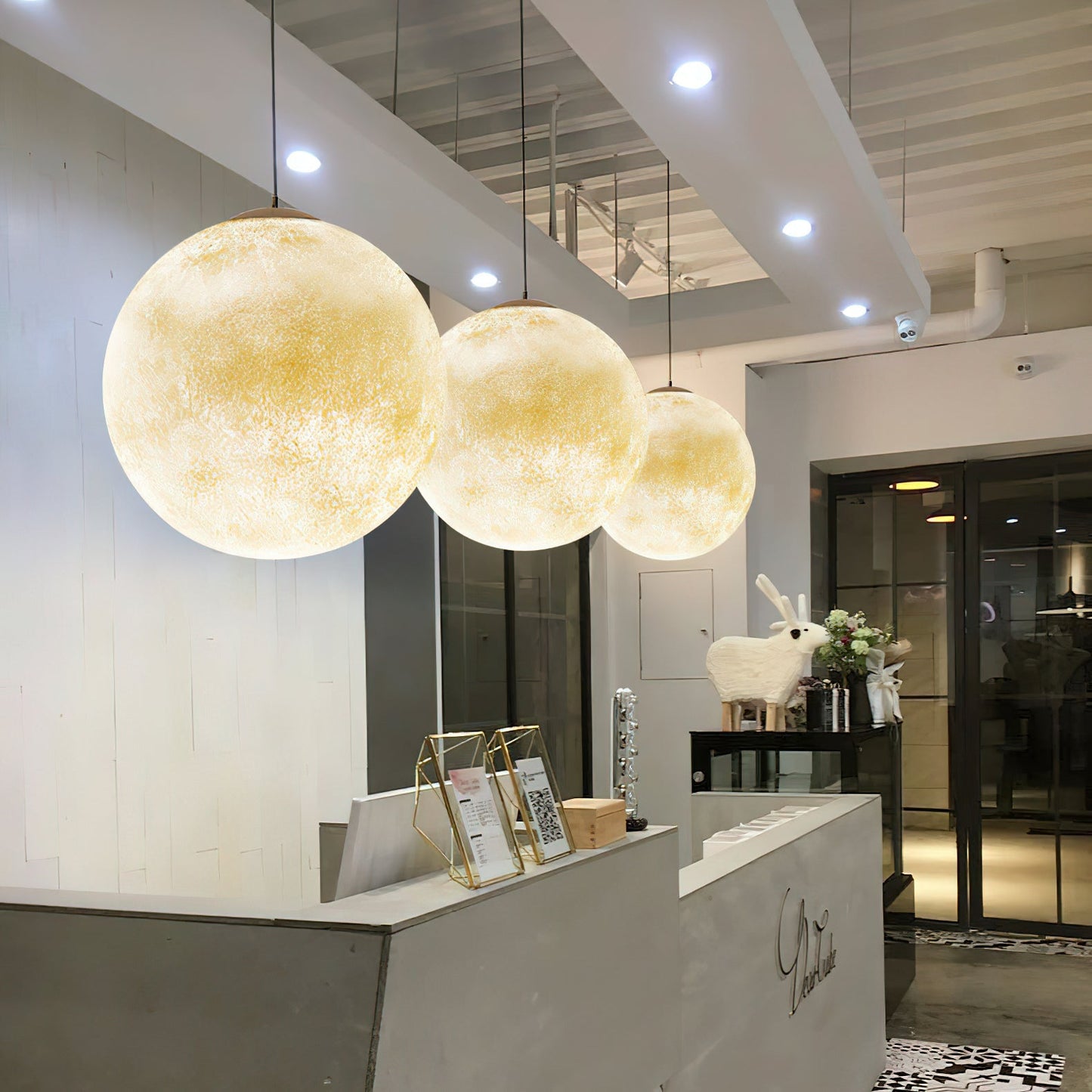 Maan Hanglamp – Realistische Textuur – 8 Maten Beschikbaar – Romantische Maanbol voor Slaapkamer Eetkamer Kinderkamer – Dimbaar Warm Licht – Schuine Plafondadapter Inbegrepen