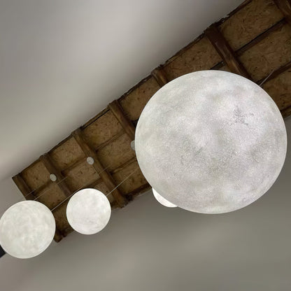 Maan Hanglamp – Realistische Textuur – 8 Maten Beschikbaar – Romantische Maanbol voor Slaapkamer Eetkamer Kinderkamer – Dimbaar Warm Licht – Schuine Plafondadapter Inbegrepen
