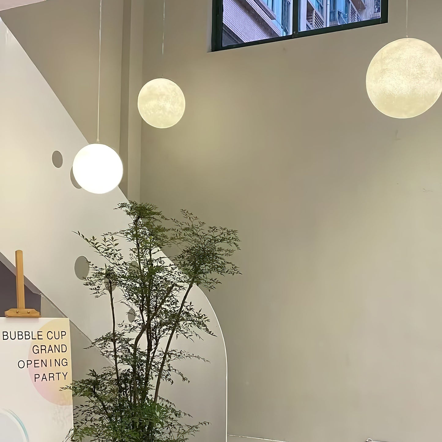 Maan Hanglamp – Realistische Textuur – 8 Maten Beschikbaar – Romantische Maanbol voor Slaapkamer Eetkamer Kinderkamer – Dimbaar Warm Licht – Schuine Plafondadapter Inbegrepen