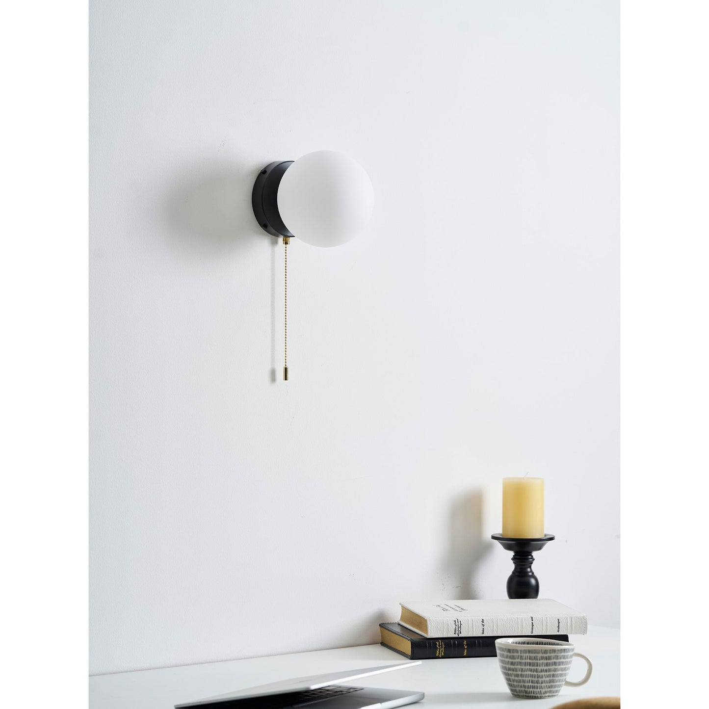 Glazen Wandlamp Scandinavisch Design met Ronde Bolkap Wit Glas G9 Fitting Compact & Modern Sfeervol voor Slaapkamer Hal