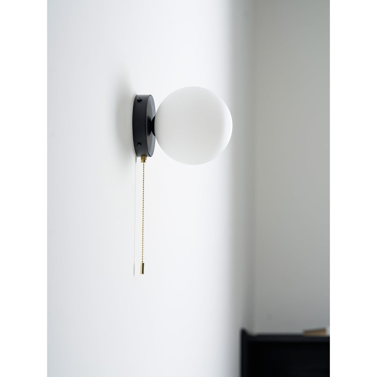 Glazen Wandlamp Scandinavisch Design met Ronde Bolkap Wit Glas G9 Fitting Compact & Modern Sfeervol voor Slaapkamer Hal