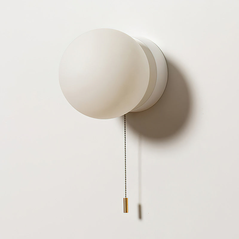 Glazen Wandlamp Scandinavisch Design met Ronde Bolkap Wit Glas G9 Fitting Compact & Modern Sfeervol voor Slaapkamer Hal