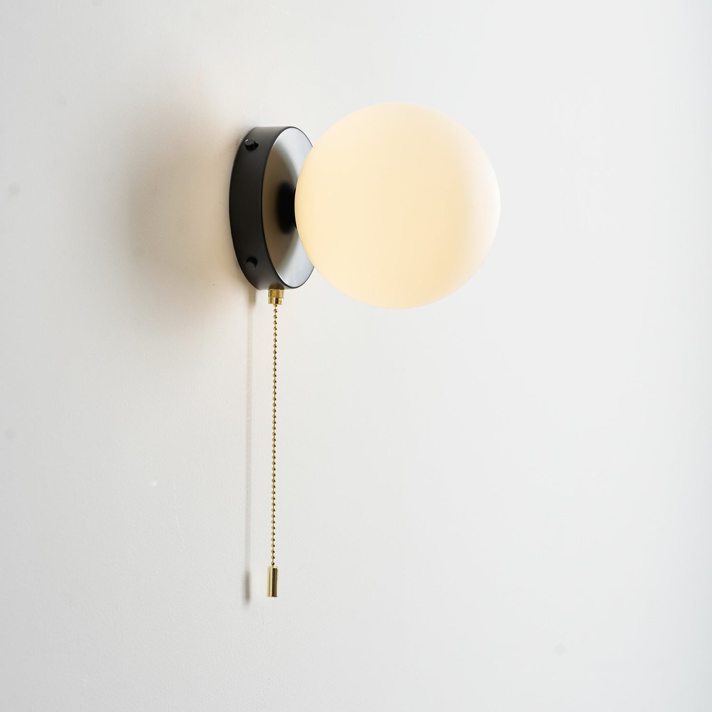 Glazen Wandlamp Scandinavisch Design met Ronde Bolkap Wit Glas G9 Fitting Compact & Modern Sfeervol voor Slaapkamer Hal