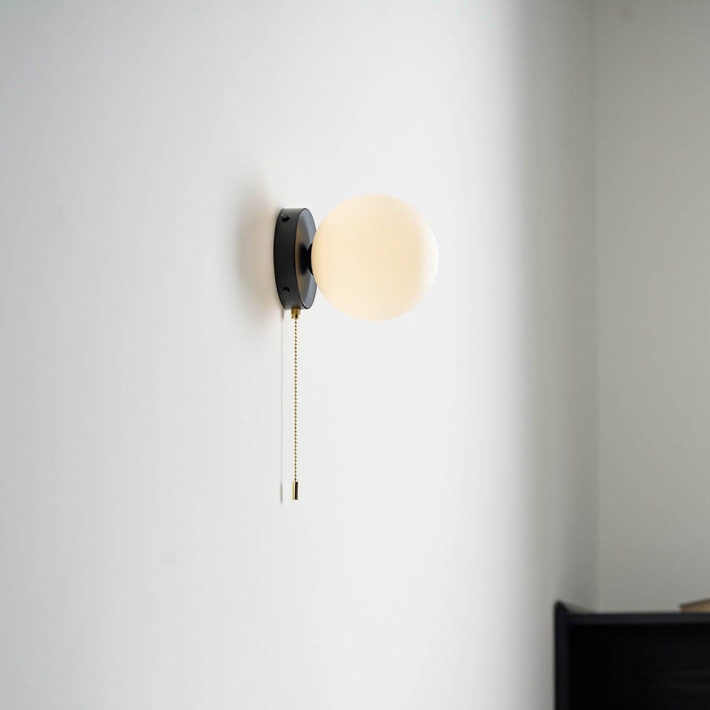 Glazen Wandlamp Scandinavisch Design met Ronde Bolkap Wit Glas G9 Fitting Compact & Modern Sfeervol voor Slaapkamer Hal