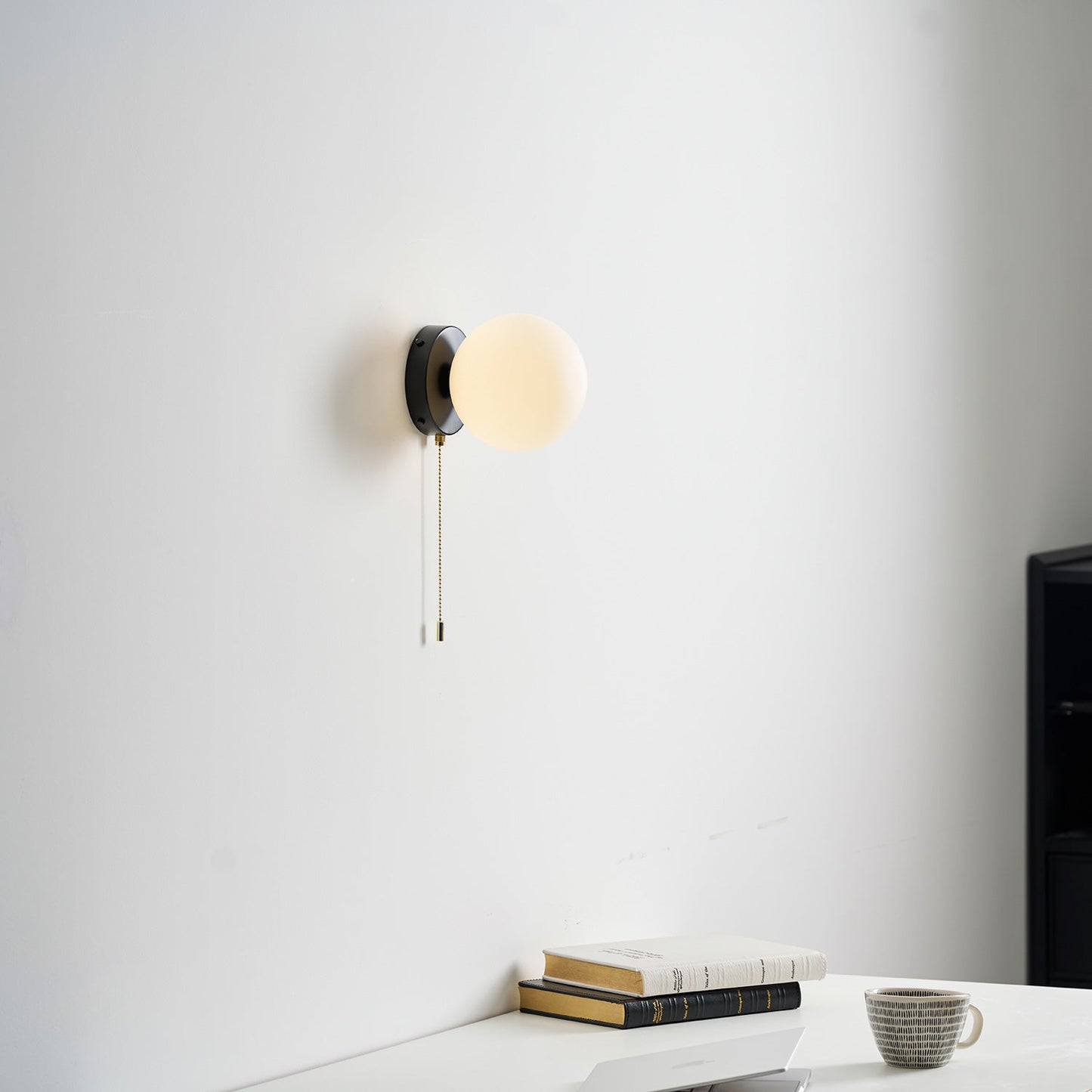 Glazen Wandlamp Scandinavisch Design met Ronde Bolkap Wit Glas G9 Fitting Compact & Modern Sfeervol voor Slaapkamer Hal