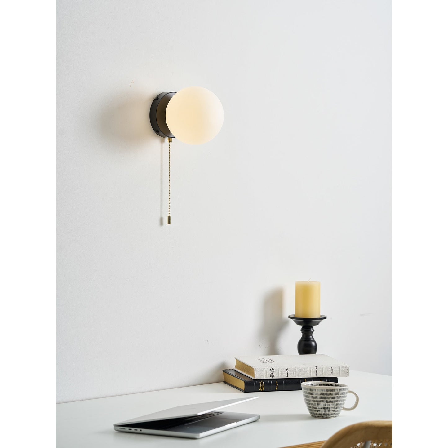 Glazen Wandlamp Scandinavisch Design met Ronde Bolkap Wit Glas G9 Fitting Compact & Modern Sfeervol voor Slaapkamer Hal
