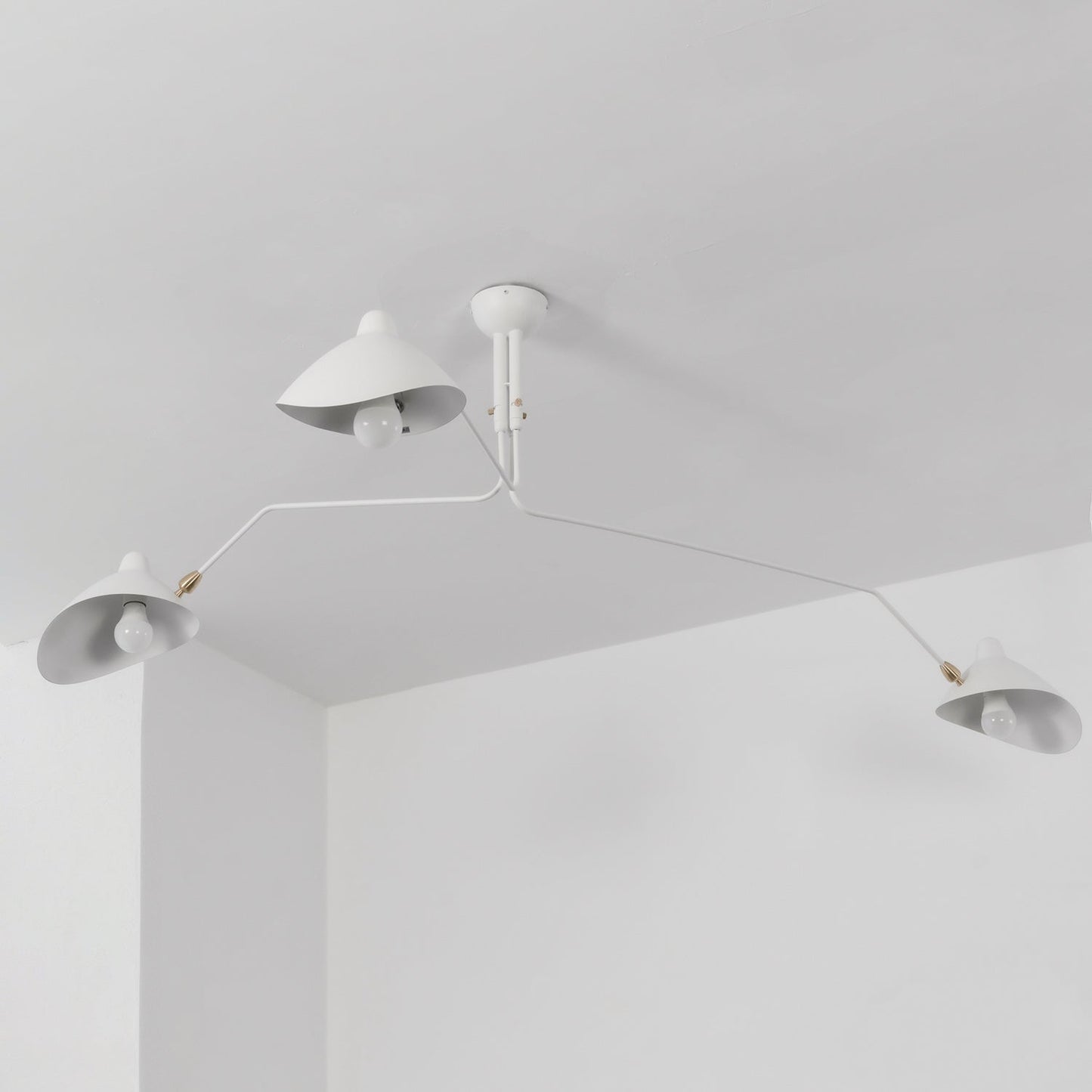 Verstelbare Spinlamp Multi-Arm Plafondlamp Industriële Design Messing Details Zwart Wit Scandinavisch Modern