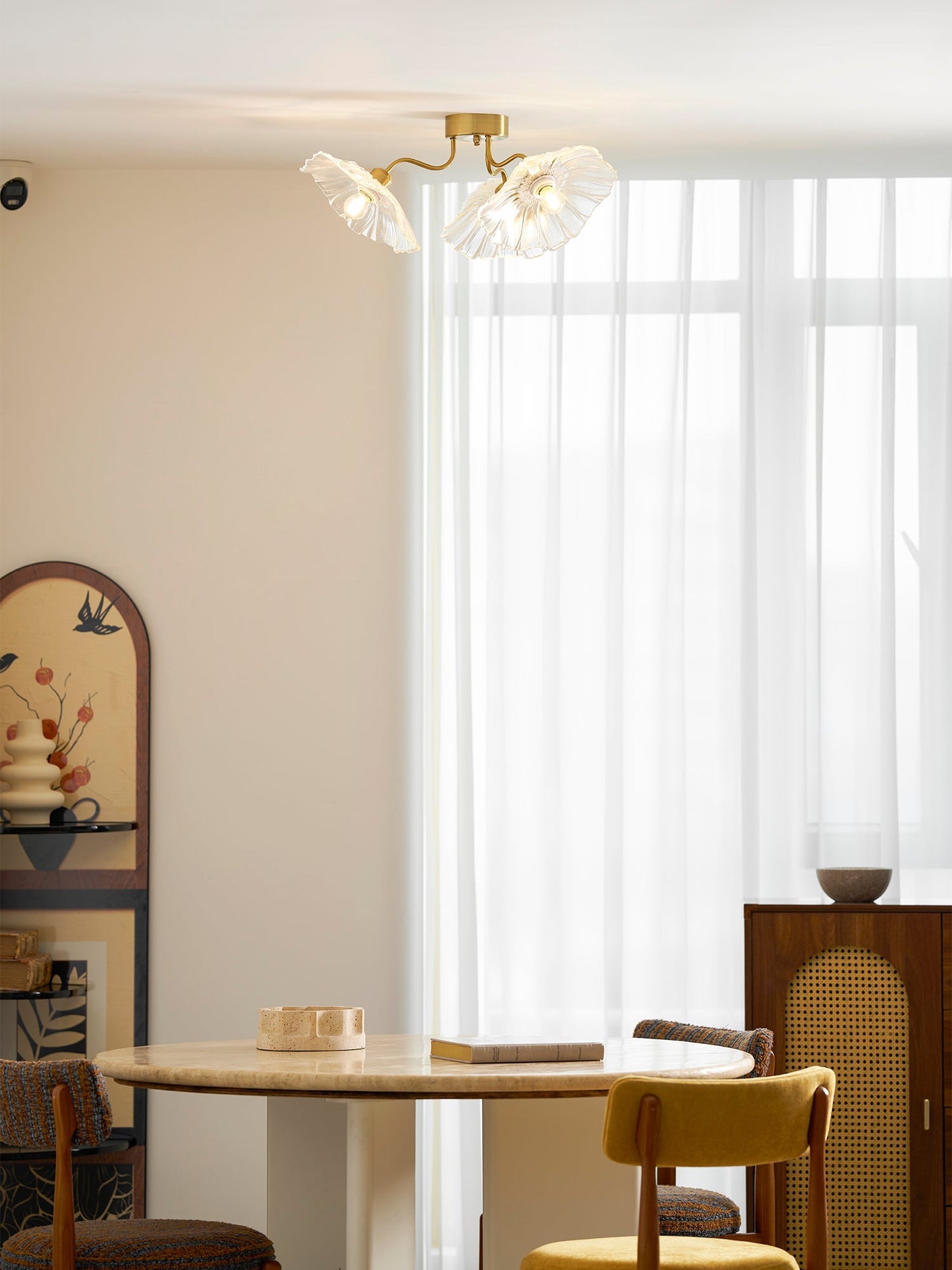 Glazen Plafondlamp met Bladmotief – 3, 5 of 6 Lichtpunten – Gouden Armatuur met Helder of Roze Matglas