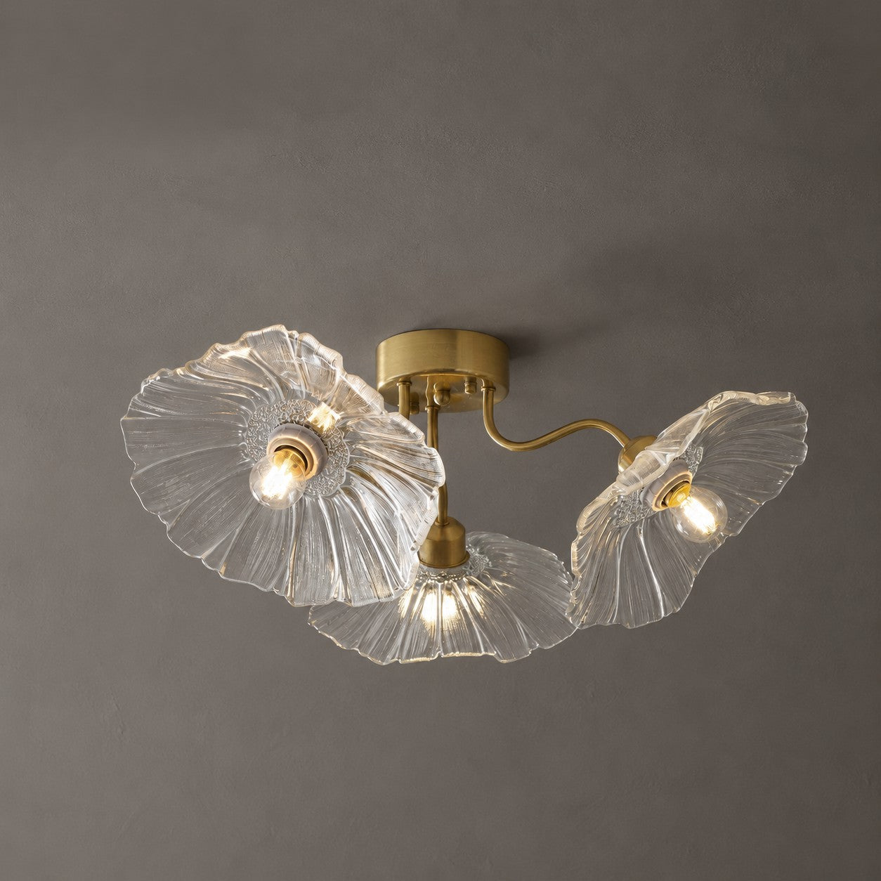 Glazen Plafondlamp met Bladmotief – 3, 5 of 6 Lichtpunten – Gouden Armatuur met Helder of Roze Matglas