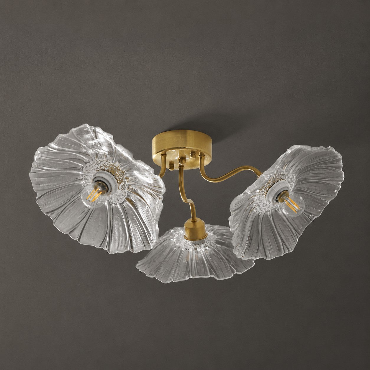 Glazen Plafondlamp met Bladmotief – 3, 5 of 6 Lichtpunten – Gouden Armatuur met Helder of Roze Matglas