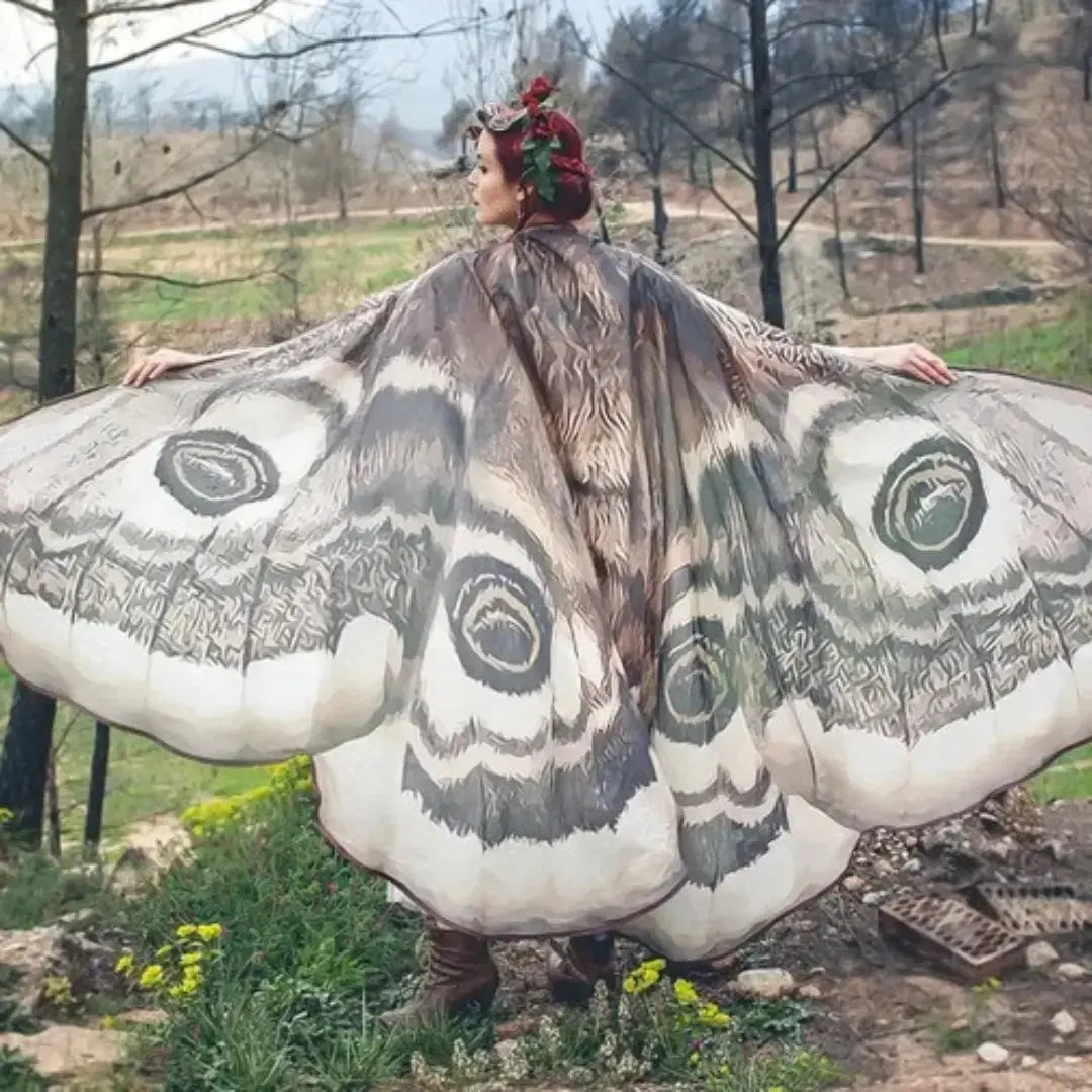 Nachtvlinder Cape Grey Moth – Elegante Vleugelomhang voor Creatieve Momenten