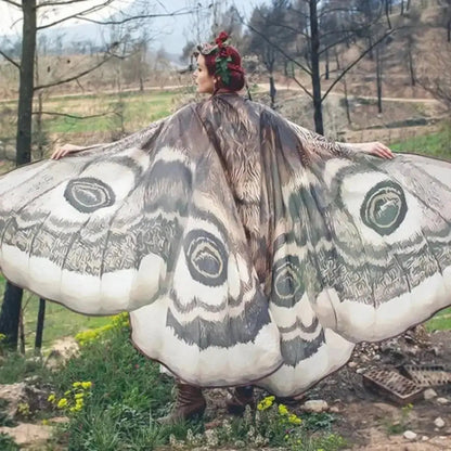 Nachtvlinder Cape Grey Moth – Elegante Vleugelomhang voor Creatieve Momenten
