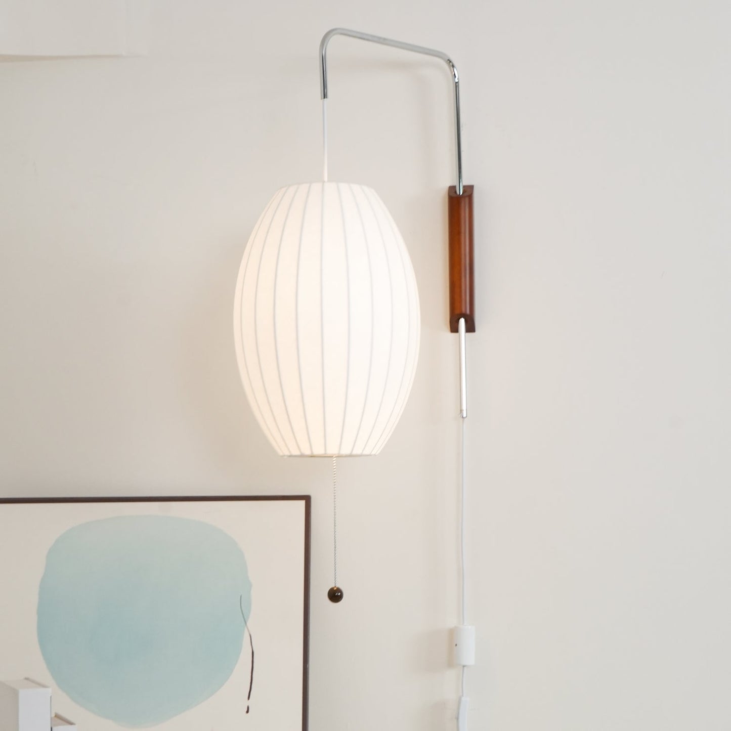 Wandlamp met Scharnierende Kap - Plug-In - Verstelbare Lichtrichting - Scandinavisch Design - Walnoot Accent