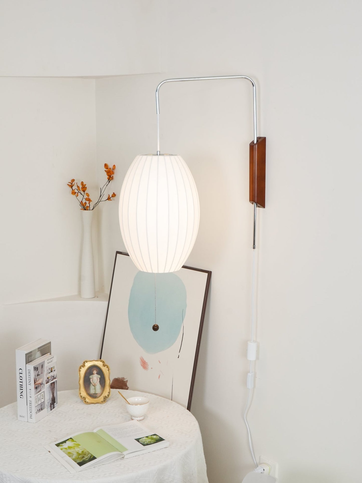Wandlamp met Scharnierende Kap - Plug-In - Verstelbare Lichtrichting - Scandinavisch Design - Walnoot Accent