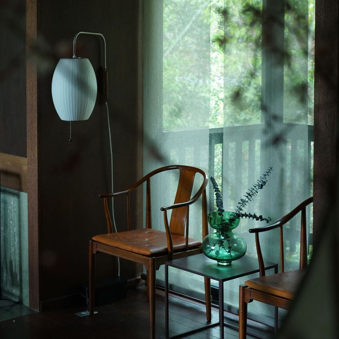 Wandlamp met Scharnierende Kap - Plug-In - Verstelbare Lichtrichting - Scandinavisch Design - Walnoot Accent