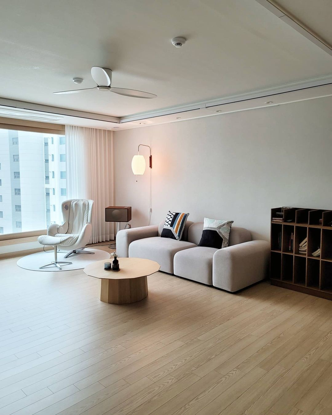 Wandlamp Zijden Kap Walnoot Metaal Wit Woonkamer Slaapkamer