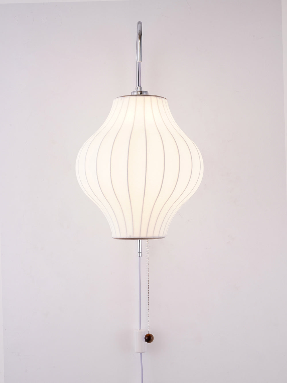 Wandlamp met Scharnierende Kap - Plug-In - Verstelbare Lichtrichting - Scandinavisch Design - Walnoot Accent