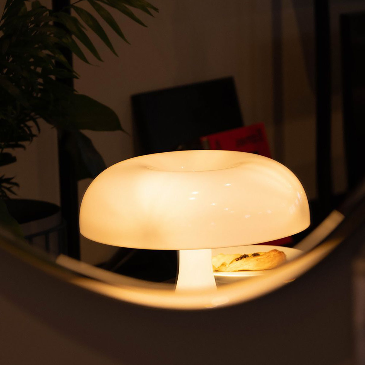 Paddenstoelvormige Tafellamp met 4 Lichtbronnen en Gedimde Retro Sfeer
