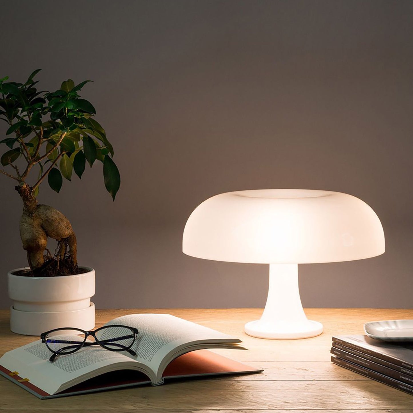 Paddenstoelvormige Tafellamp met 4 Lichtbronnen en Gedimde Retro Sfeer