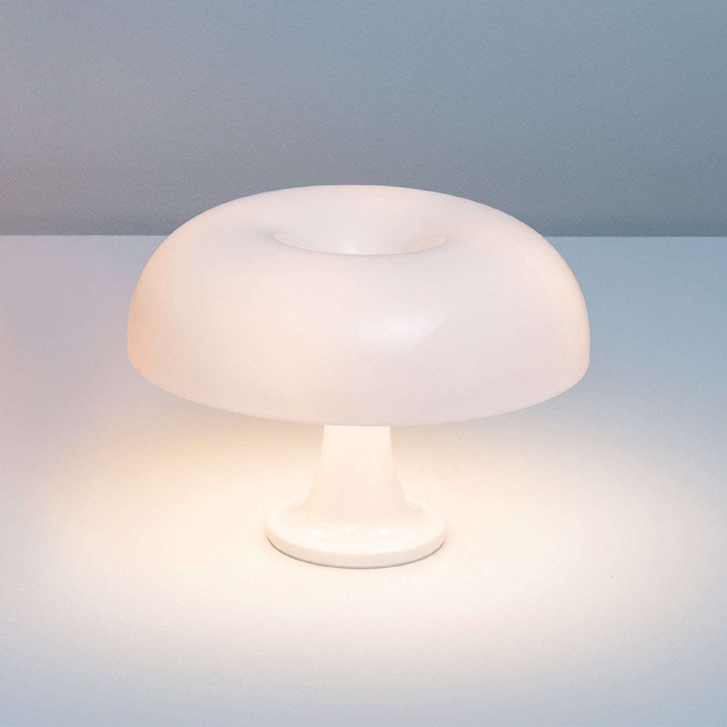 Paddenstoelvormige Tafellamp met 4 Lichtbronnen en Gedimde Retro Sfeer