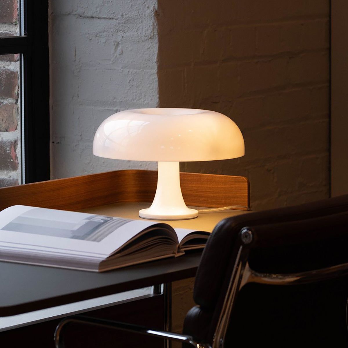 Paddenstoelvormige Tafellamp met 4 Lichtbronnen en Gedimde Retro Sfeer