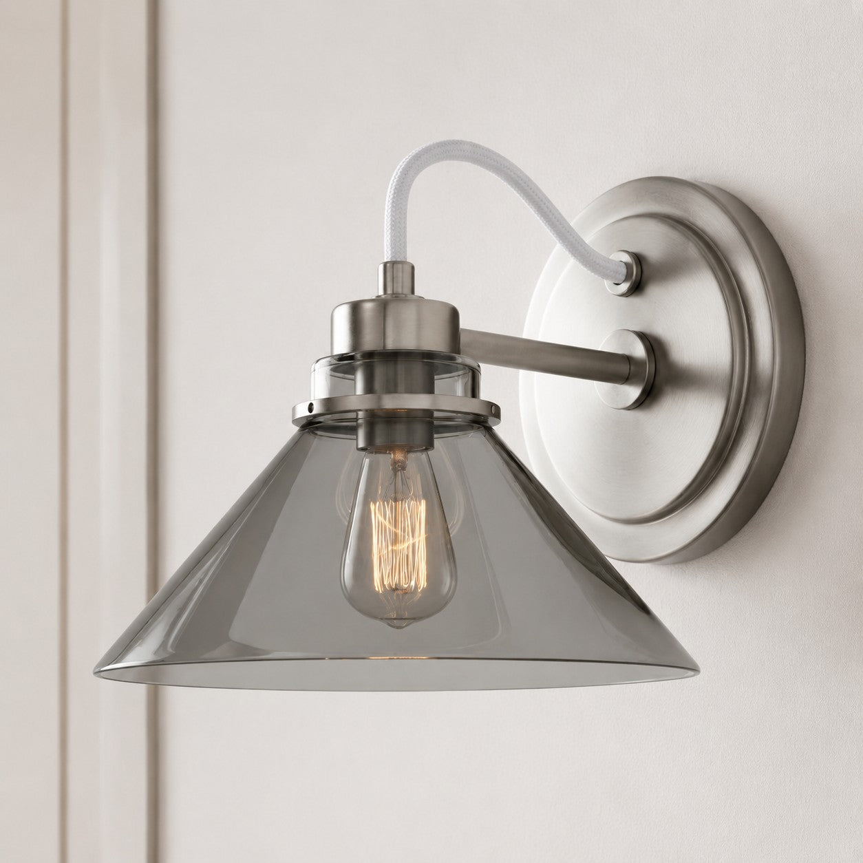 Globe Wandlamp met Gebogen Arm – Moderne Industriële Verlichting voor Badkamer, Slaapkamer en Gang