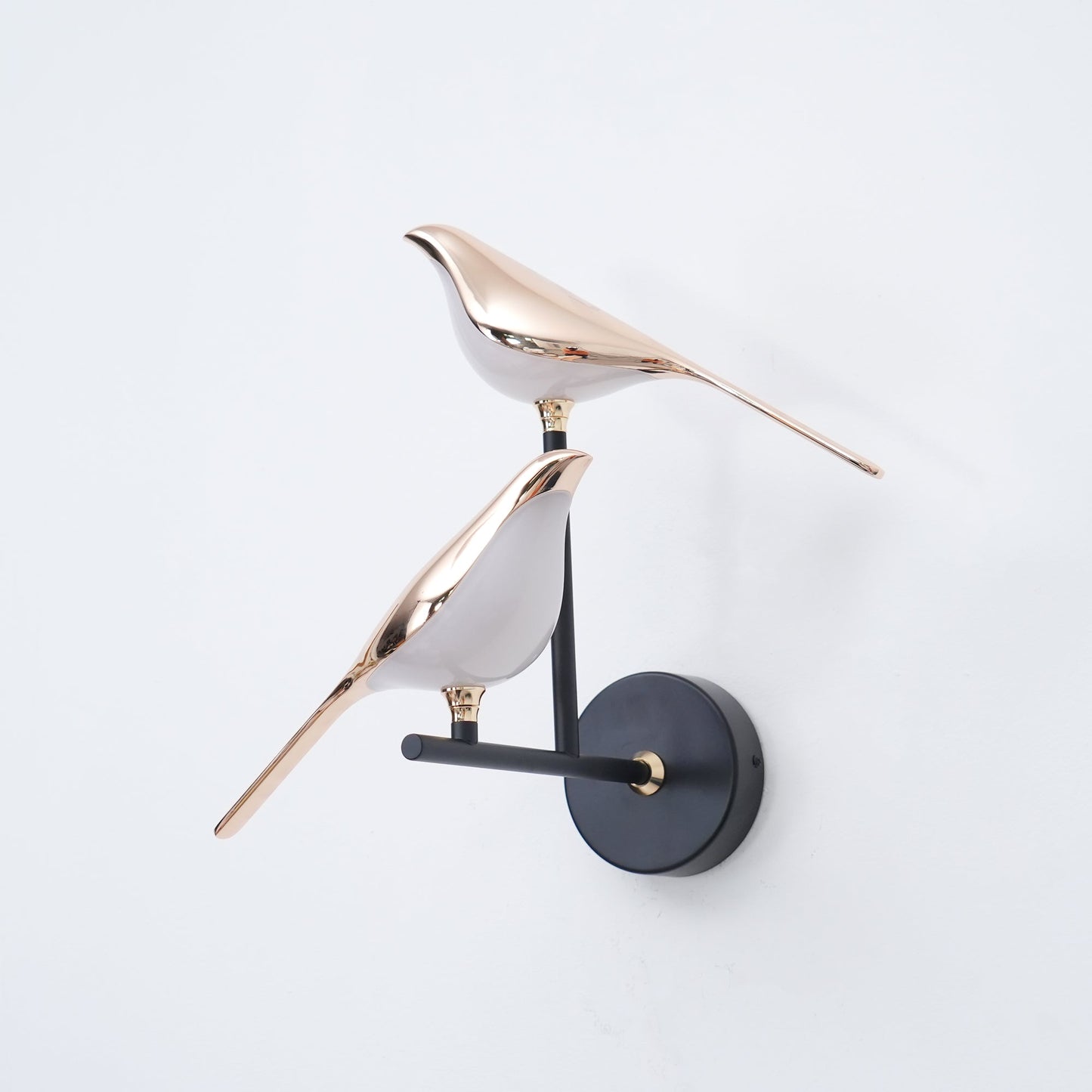 Wandlamp met Vogelmotief en Verstelbare Lamparmen – Zwart & Roségoud Design 1 of 2 Lichtpunten Magnetische Vogel Moderne Decoratieve Verlichting
