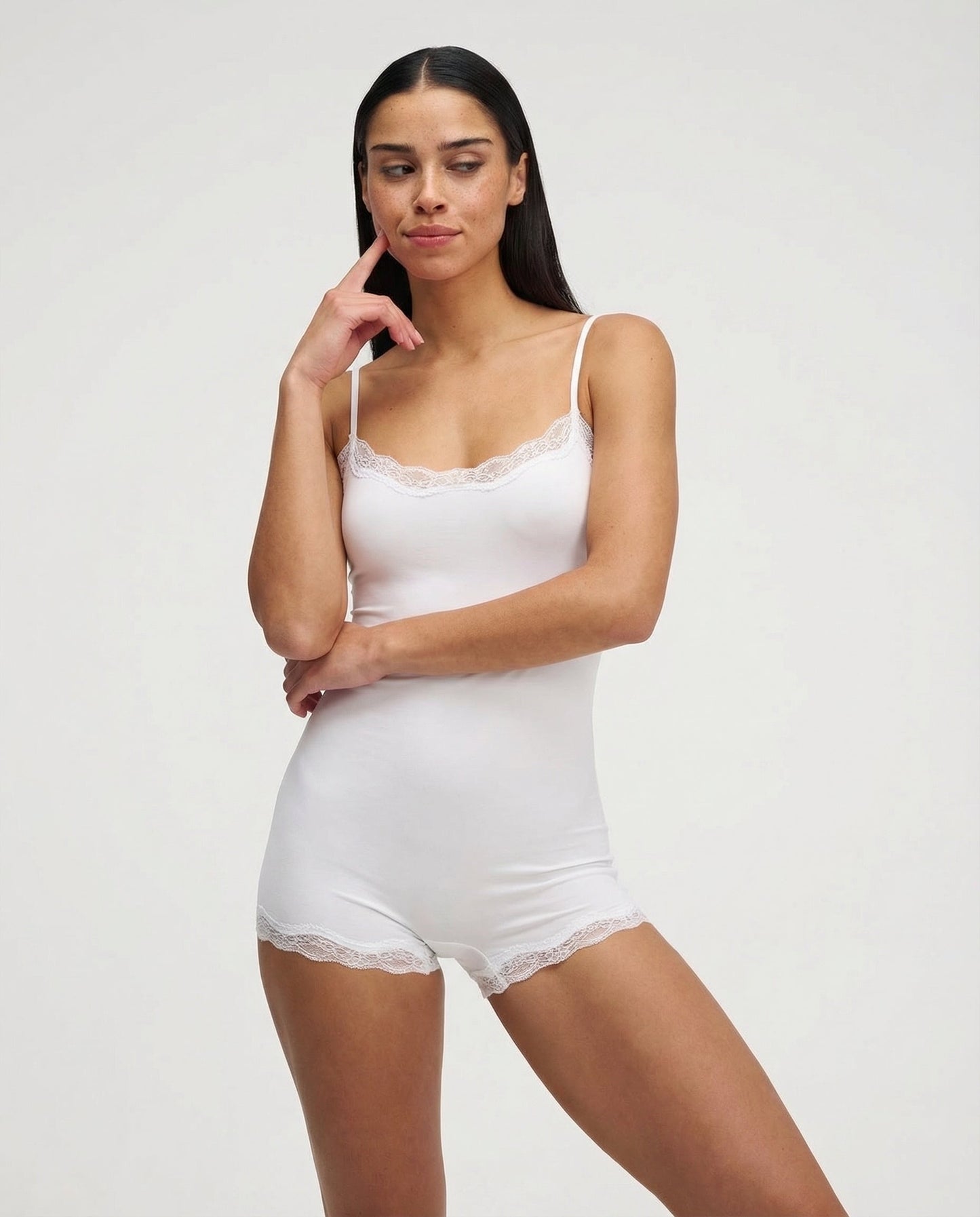 Nora | Elegante Damesromper met Kanten Rand 9