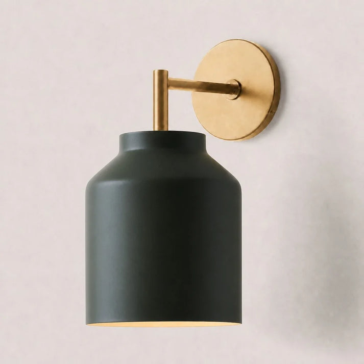 Wandlamp met Melkglazen Kap en Metalen Accenten Minimalistisch Design Sfeerlamp Hal Gang Slaapkamer