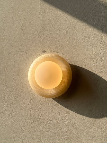 Ronde Jade Wandlamp met Glazen Kap – Luxe Natuursteen Design Verlichting 14 cm