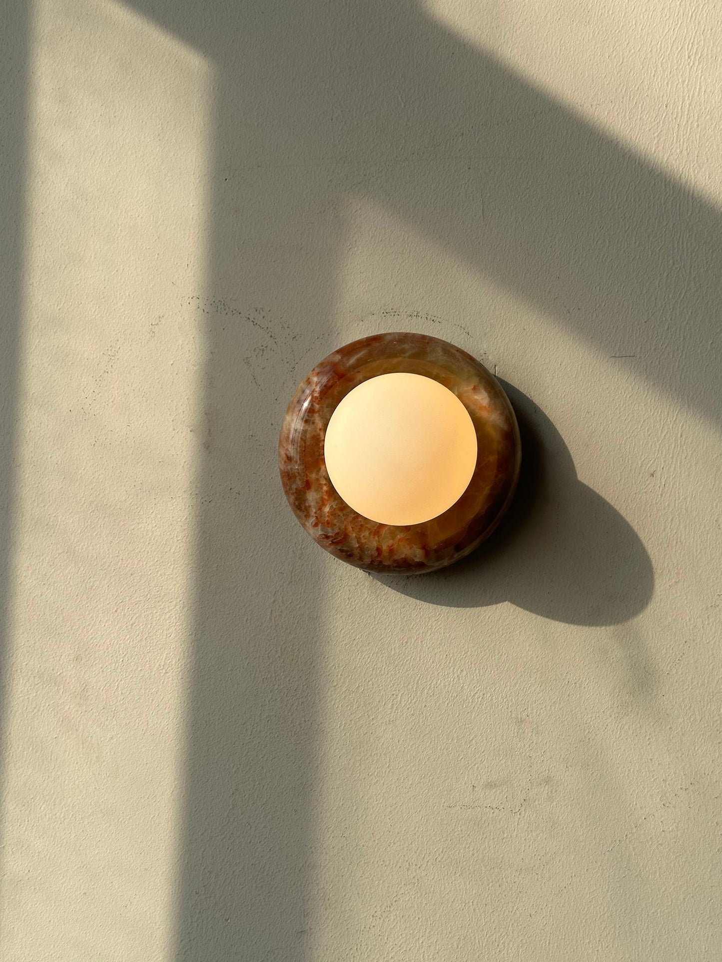Ronde Jade Wandlamp met Glazen Kap – Luxe Natuursteen Design Verlichting 14 cm