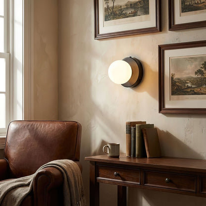 Nuvol Wandlamp — Metalen Wandspot met Glazen Bol ø12cm — Compacte Wandverlichting in 5 Kleuren