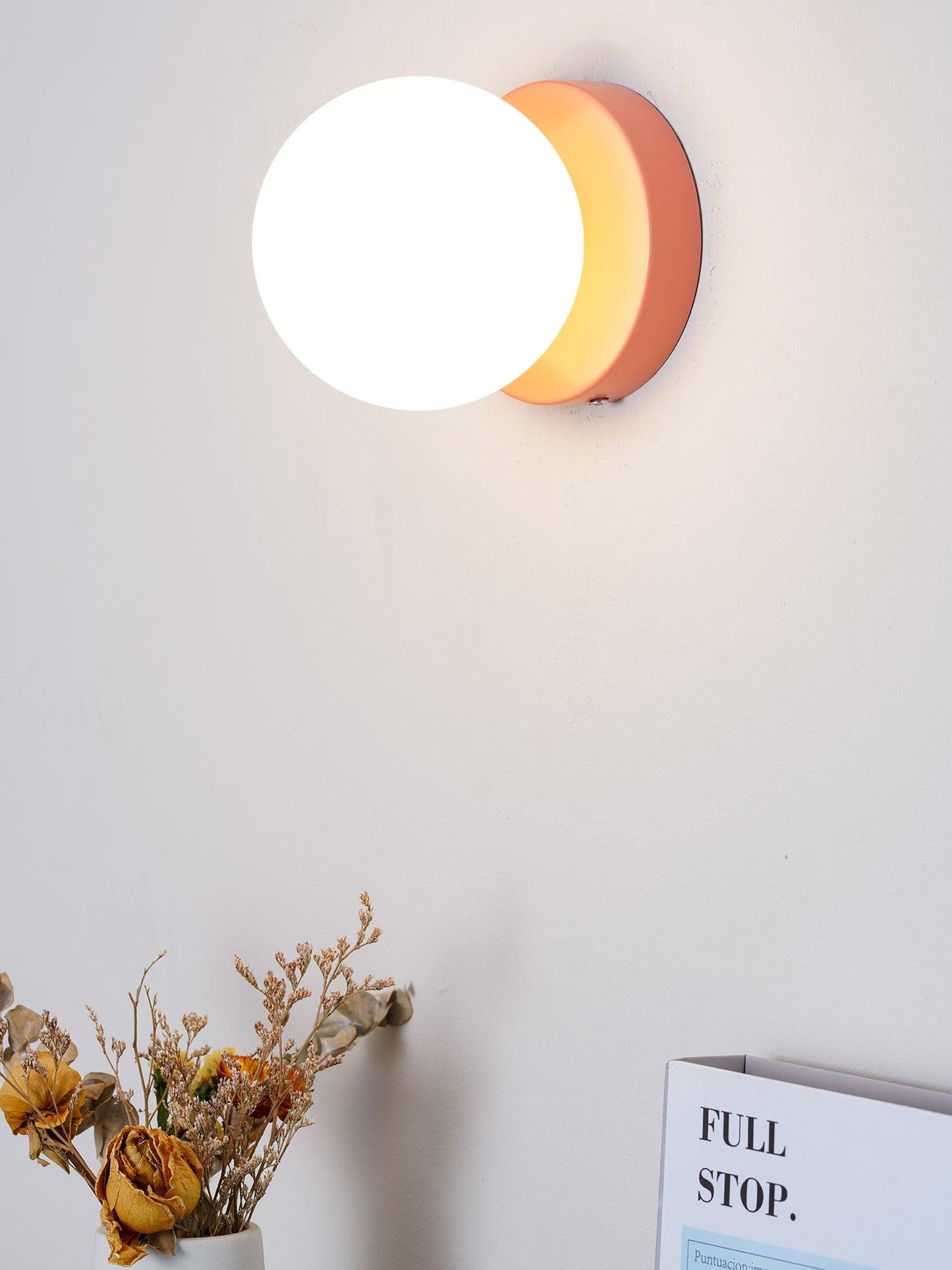 Nuvol Wandlamp — Metalen Wandspot met Glazen Bol ø12cm — Compacte Wandverlichting in 5 Kleuren