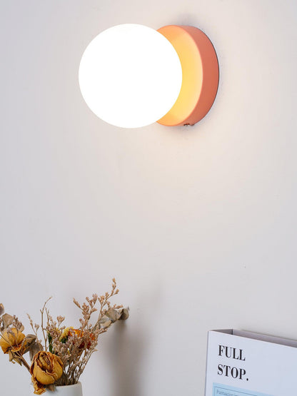 Nuvol Wandlamp — Metalen Wandspot met Glazen Bol ø12cm — Compacte Wandverlichting in 5 Kleuren