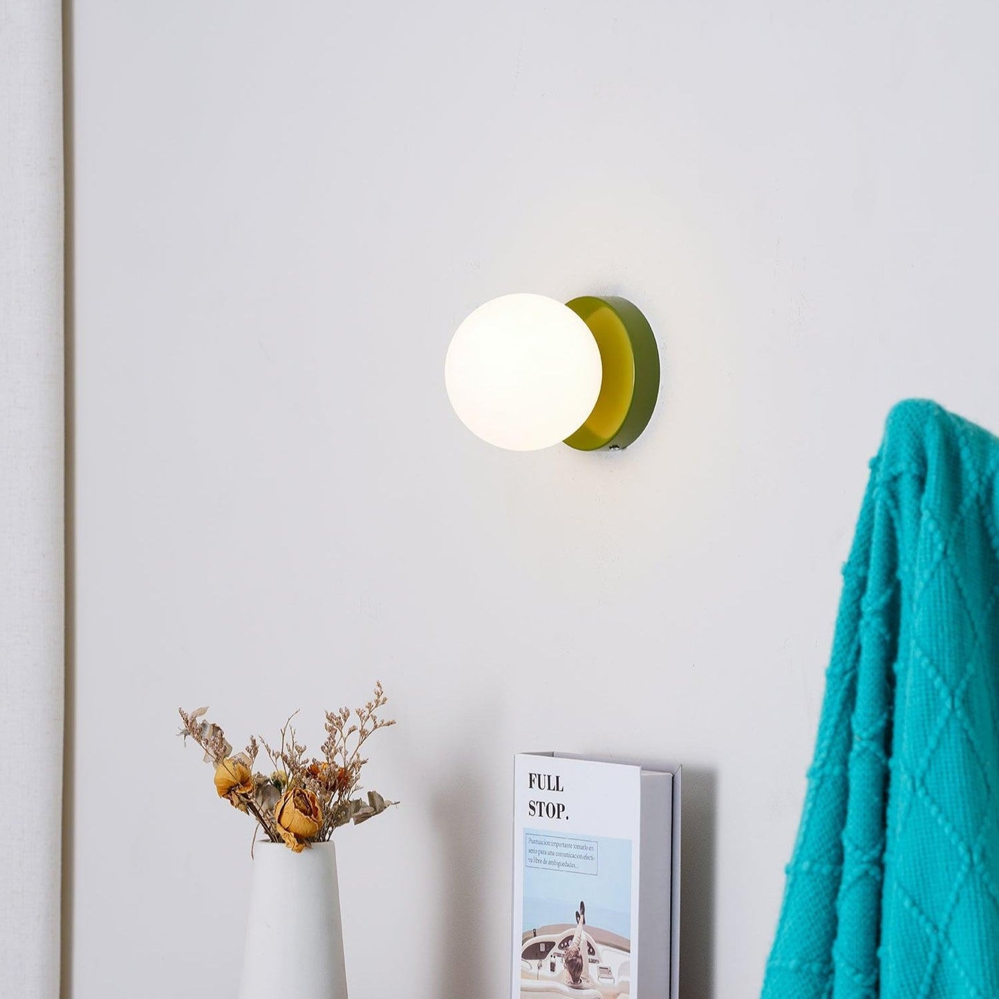 Nuvol Wandlamp — Metalen Wandspot met Glazen Bol ø12cm — Compacte Wandverlichting in 5 Kleuren