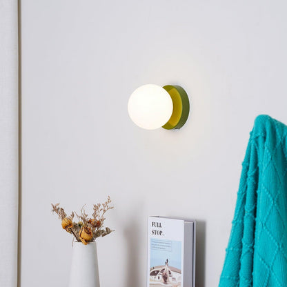 Nuvol Wandlamp — Metalen Wandspot met Glazen Bol ø12cm — Compacte Wandverlichting in 5 Kleuren