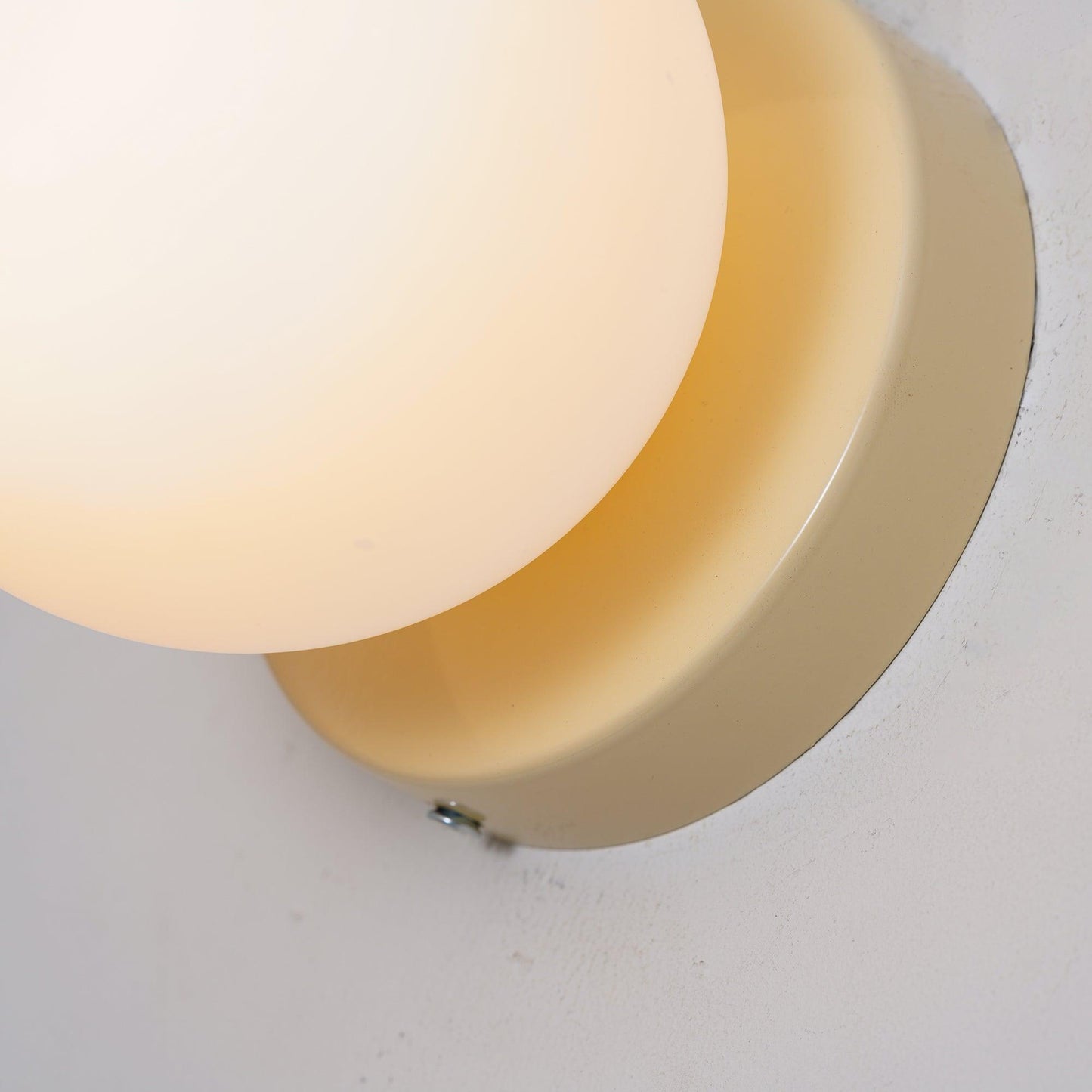 Nuvol Wandlamp — Metalen Wandspot met Glazen Bol ø12cm — Compacte Wandverlichting in 5 Kleuren