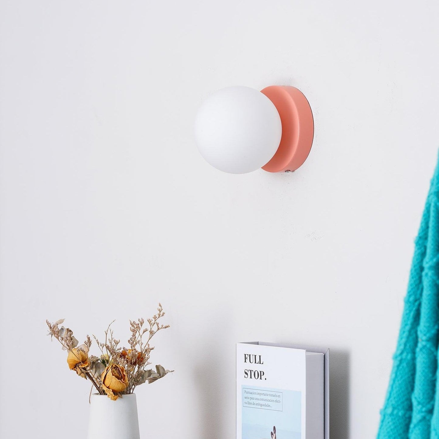 Nuvol Wandlamp — Metalen Wandspot met Glazen Bol ø12cm — Compacte Wandverlichting in 5 Kleuren