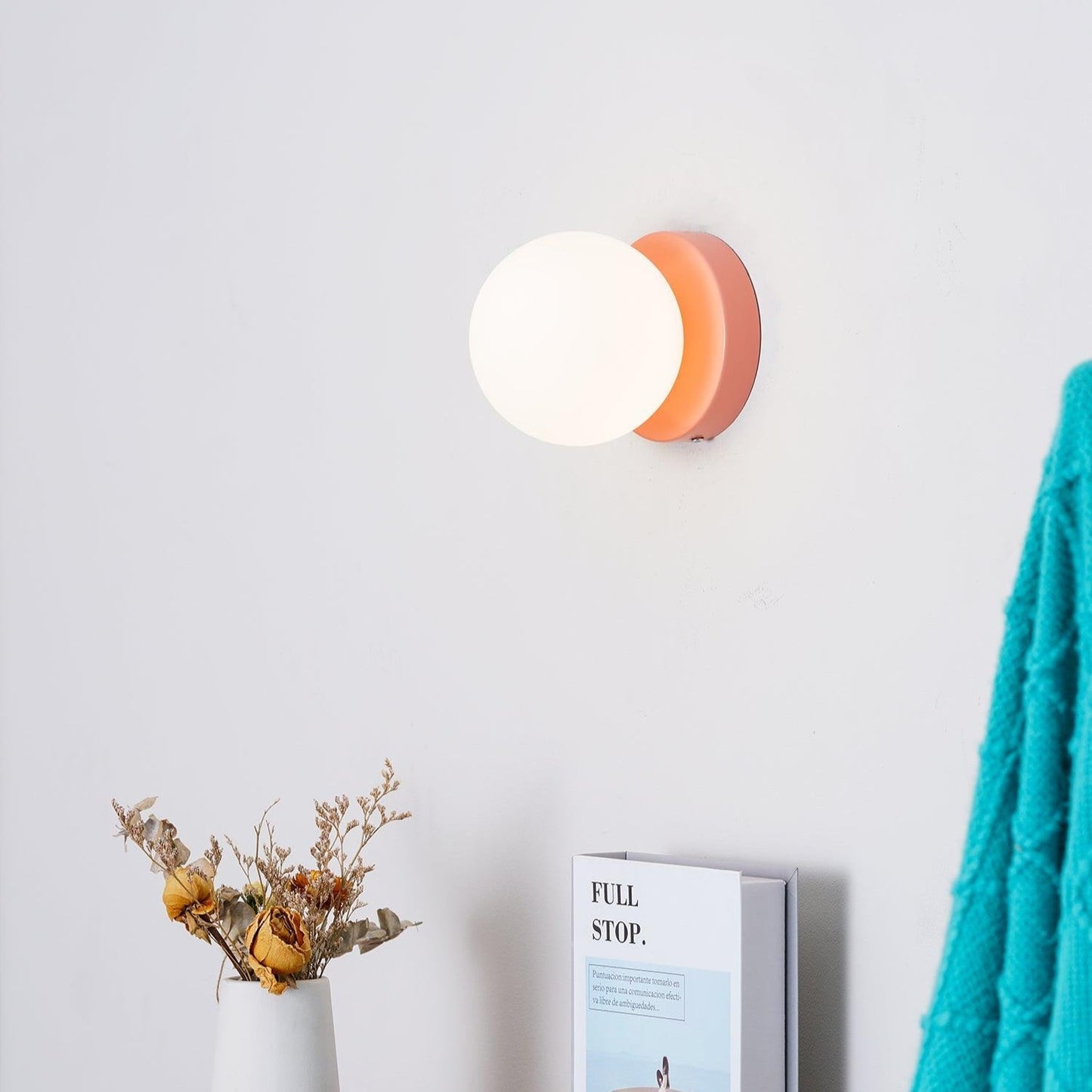 Nuvol Wandlamp — Metalen Wandspot met Glazen Bol ø12cm — Compacte Wandverlichting in 5 Kleuren