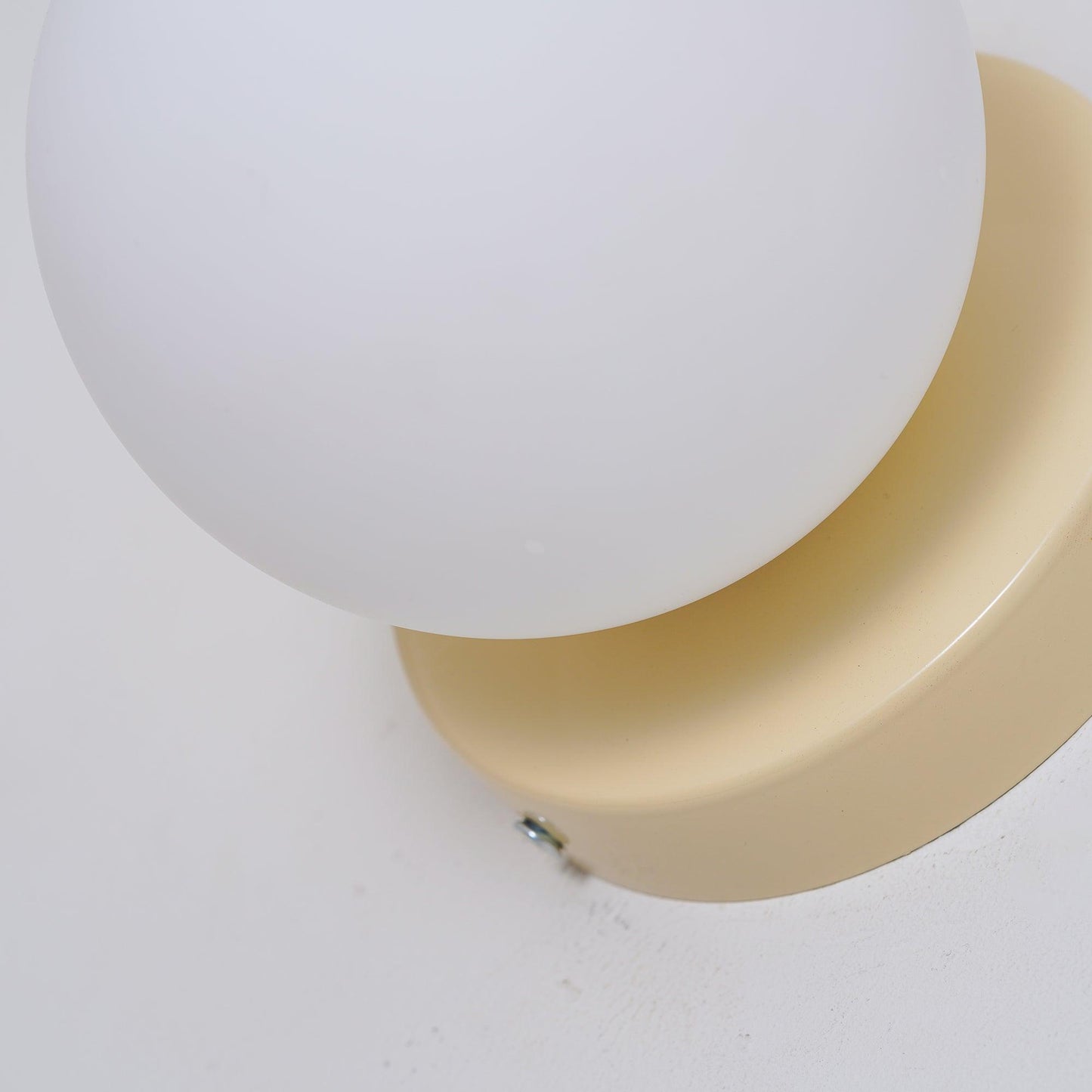 Nuvol Wandlamp — Metalen Wandspot met Glazen Bol ø12cm — Compacte Wandverlichting in 5 Kleuren