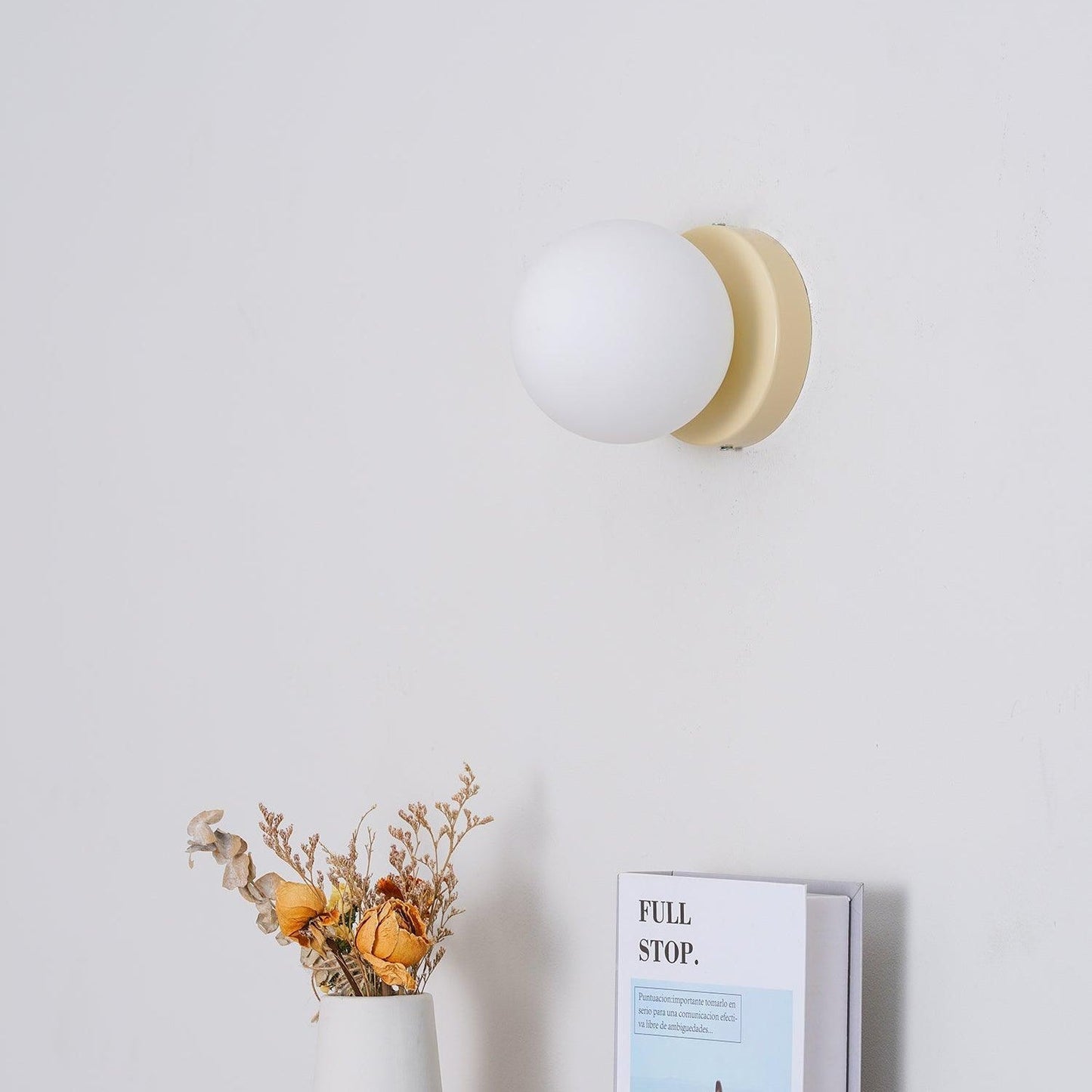 Nuvol Wandlamp — Metalen Wandspot met Glazen Bol ø12cm — Compacte Wandverlichting in 5 Kleuren