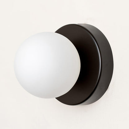 Nuvol Wandlamp — Metalen Wandspot met Glazen Bol ø12cm — Compacte Wandverlichting in 5 Kleuren