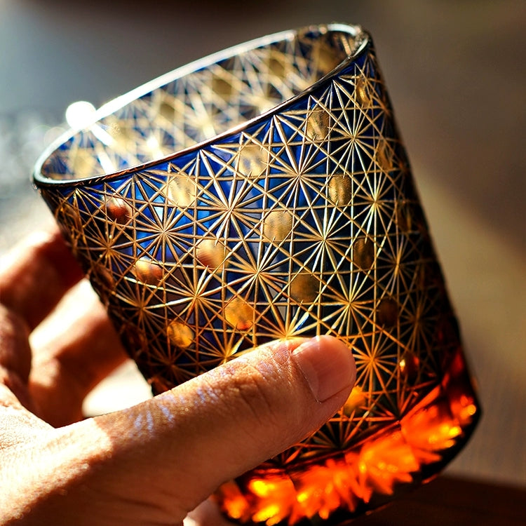 Handgeslepen Whiskeyglazen met Ster en Chrysant Patroon – Blauw Amber & Rood Amber – Inclusief Houten Doos