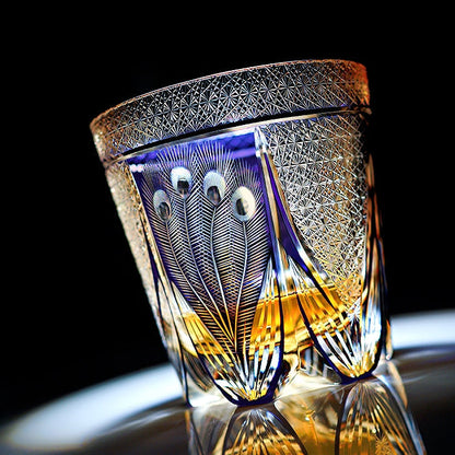Handgeslepen Glazen Whiskyglas met Edel Pauwmotief – Incl. Houten Giftbox