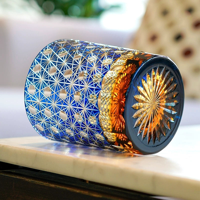 Handgeslepen Whiskeyglazen met Ster en Chrysant Patroon – Blauw Amber & Rood Amber – Inclusief Houten Doos