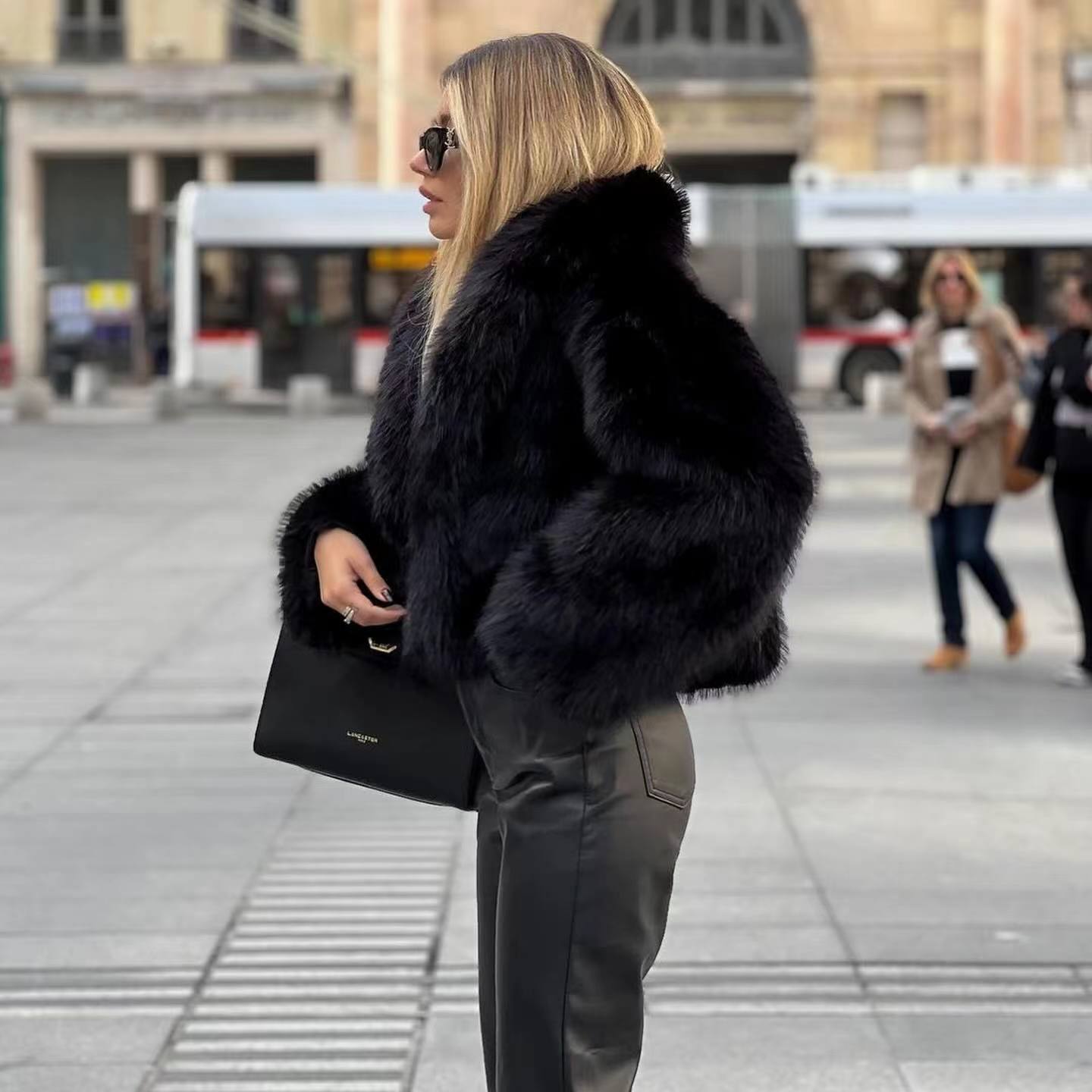 Vrouwelijke Bontjas Luxe Eva Model Winter