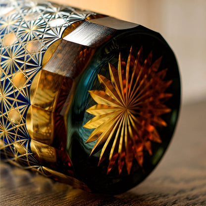 Handgeslepen Whiskeyglazen met Ster en Chrysant Patroon – Blauw Amber & Rood Amber – Inclusief Houten Doos