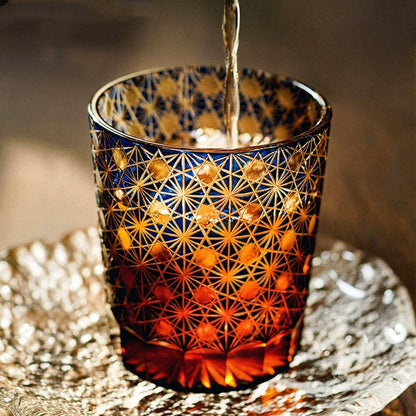 Handgeslepen Whiskeyglazen met Ster en Chrysant Patroon – Blauw Amber & Rood Amber – Inclusief Houten Doos